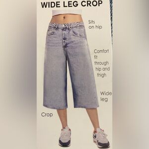 Wide Leg Crop Jeans - Light Blue